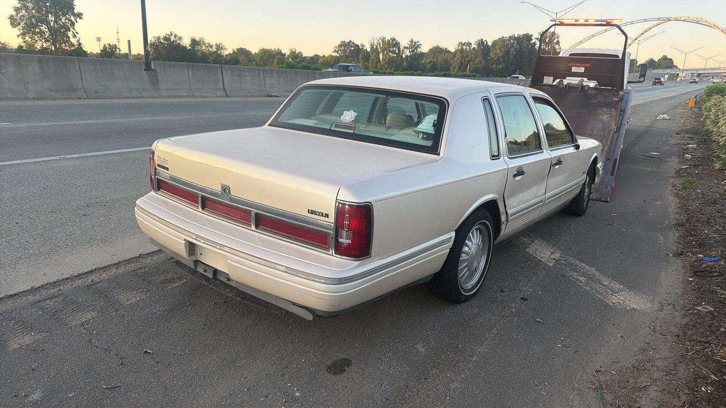 1995 Lincoln Town Car (Beige) - LT-265
