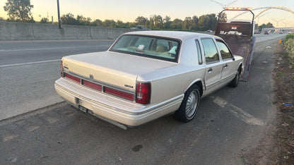 1995 Lincoln Town Car (Beige) - LT-265