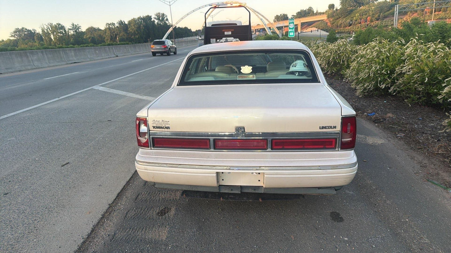 1995 Lincoln Town Car (Beige) - LT-265