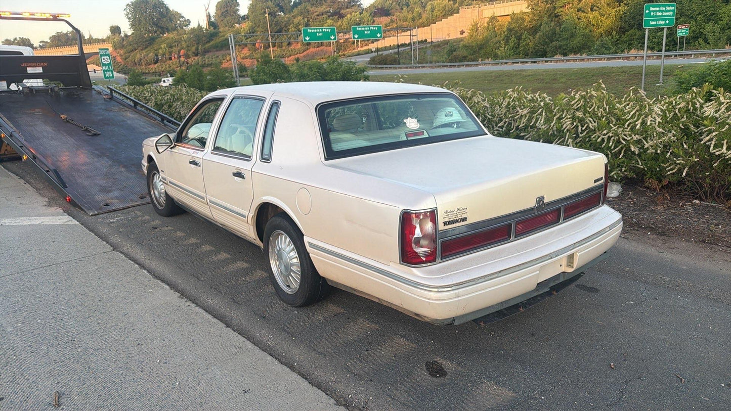 1995 Lincoln Town Car (Beige) - LT-265