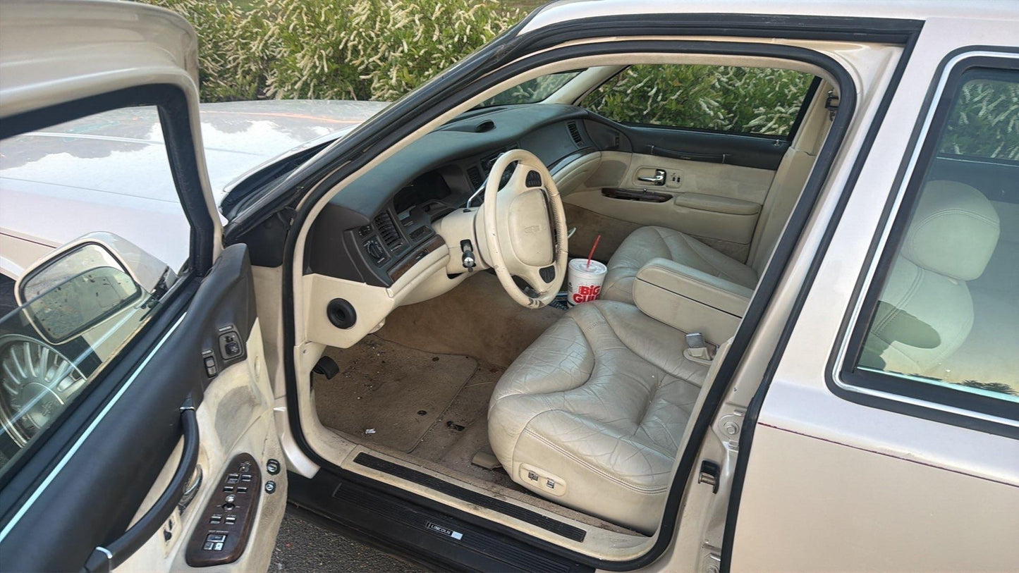 1995 Lincoln Town Car (Beige) - LT-265