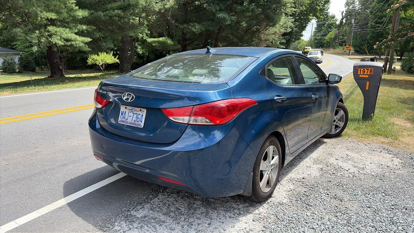 2013 Hyundai ELANTRA (Blue) - TITLE